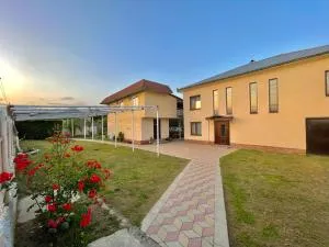 Гостевой дом у Аиды - 古达乌塔