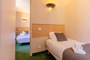 Hotels Hotel des Recollets : Chambre Triple