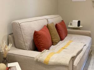 WELCOMING, LOVELY, CALM & CENTRALLY LOCATED FLAT