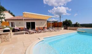 Gîte myosotis Piscine Privée 4 Chambres