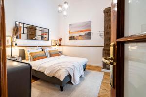 2BR Blue Cloud in the Centre