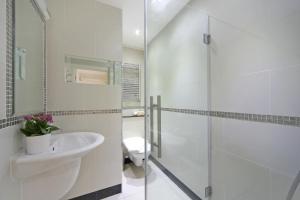 Bryanston Apartments