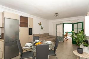 Apartment Oceanic Breeze Share Pool by PVL