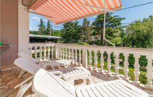 Lovely Apartment In Jadranovo With Wifi 