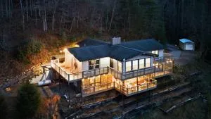 5br! Smokey Mountains! Hot Tub, Game Room - Stecoah