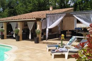 Maisons de vacances Gorges du Verdon : Guest house avec piscine : photos des chambres