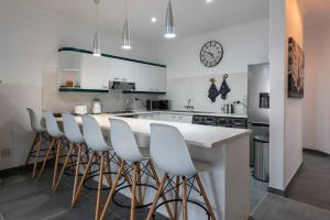 Modern & Tranquil Mitai House