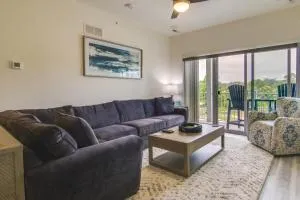 Creek Access and Balcony Lewes Home Near Beaches - 乔治城