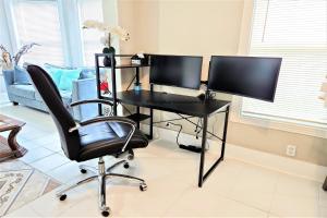 Experience Galveston- Only 1 Block to Beach & Pleasure Pier- 2BED 2Bath-6Beds-7 Minutes to Cruise Port-CasaAzul-2605A-