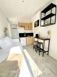 Appartements Studio cosy, calme avec cour exterieure, 1er etage : photos des chambres