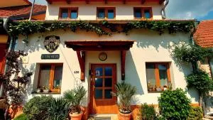 Penzion U TŘÍ RŮŽÍ - Čejkovice