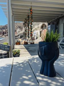 BLACK BAY CAVES SUITES