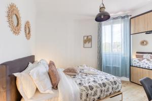 KB25 - Métro 14 et le Métro 7 à 6 minutes à pied Emplacement stratégique plus parking gratuit