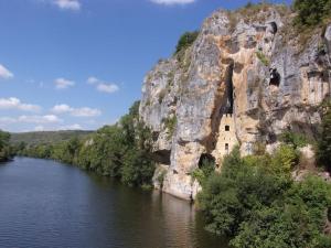 Maisons de vacances NIDDOUILLET,PISCINE ,VUE IMPRENABLE SUR VALLEE : photos des chambres