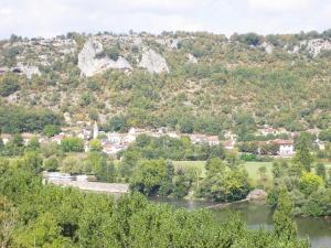 Maisons de vacances NIDDOUILLET,PISCINE ,VUE IMPRENABLE SUR VALLEE : photos des chambres