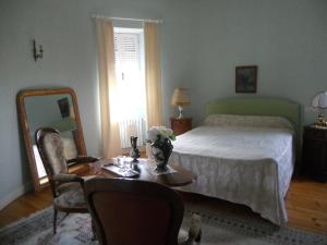 B&B / Chambres d'hotes Chateau de la Moissetie : Suite 2 Chambres