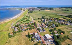 Stunning Home In Den Oever With Wifi