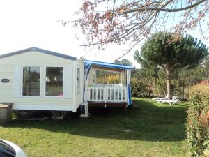 Campings **** MH 40 m² 2 CH CLIM LV LL WIFI TERRASSE VELOS BB ANCV LAC FORET LANDES : photos des chambres