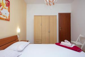 Apartments by the sea Rogoznica - 10268