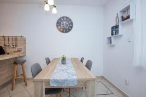 Apartments by the sea Rogoznica - 10268