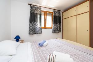 Apartments with parking space Mrljane, Pasman - 20056