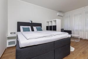 Apartments with WiFi Karlovac - 20990