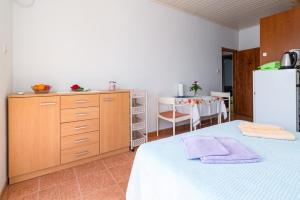 Apartments and rooms with parking space Skrbcici, Krk - 21231