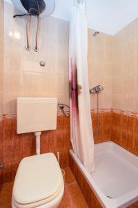 Apartments and rooms with parking space Skrbcici, Krk - 21231