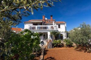 Apartments with parking space Krk - 9718