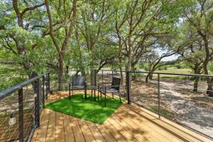 The Tiny Tainer - Tiny Container Home w. Hot Tub!