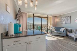 Beautiful Ocean views, on 15th floor!