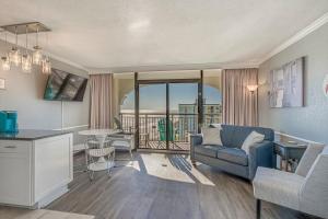 Beautiful Ocean views, on 15th floor!