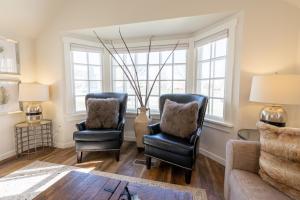 Luxurious Historic Renovated Bungalow DT Rapid City with Private Patio