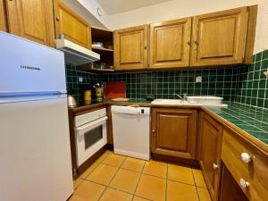 Maisons de vacances Villa a Cavalaire-sur-Mer avec piscine, sauna, parking et animaux acceptes - FR-1-226B-156 : photos des chambres