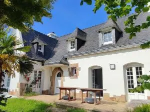 Grande Maison Familiale à Trégastel avec Jardin Clos, Terrasse et WIFI - FR-1-368-393 - 提赫嘎它尔
