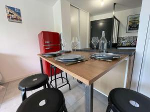 Appartements Appartement La Rochelle, 2 pieces, 2 personnes - FR-1-246-669 : photos des chambres