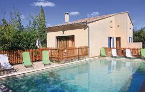 Maisons de vacances Beautiful Home In Grillon With Outdoor Swimming Pool, Heated Swimming Pool And 5 Bedrooms : photos des chambres