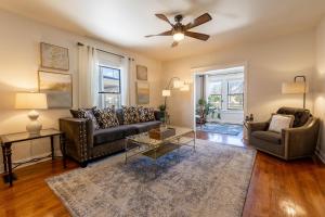 Luxury Home w Private Patio Mins away from DT RC