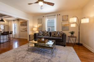 Luxury Home w Private Patio Mins away from DT RC