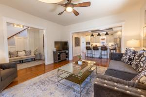 Luxury Home w Private Patio Mins away from DT RC