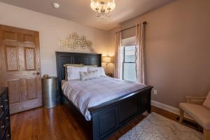 Luxury Home w Private Patio Mins away from DT RC