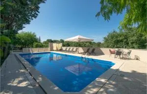 4 Bedroom Awesome Home In Krnica - 卡尼卡