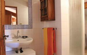 Maisons de vacances Awesome Home In Grillon With Heated Swimming Pool : photos des chambres