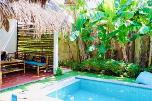 Phòng Giường Đôi/ 2 Giường Đơn với Phòng tắm Chung (Double or Twin Room with Shared Bathroom)