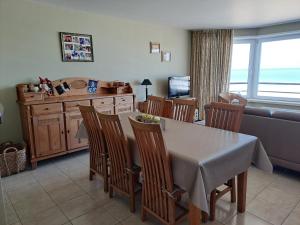 Appartement zeedijk Heist met garage