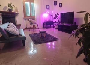 Charlies Home Arezzo-Appartamento-B&B Arezzo con Parcheggio privato- Arezzo Città del Natale 2023 - Centro Arezzo Fiere e Congressi- Mercatini Natale Arezzo Casa di Babbo Natale e Villaggio Tirolese 2023