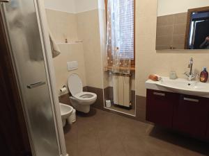 Charlies Home Arezzo-Appartamento-B&B Arezzo con Parcheggio privato- Arezzo Città del Natale 2023 - Centro Arezzo Fiere e Congressi- Mercatini Natale Arezzo Casa di Babbo Natale e Villaggio Tirolese 2023