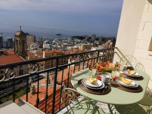 Appartements Vista Monaco, 5mn walk to Monaco, Amazing view : Appartement 2 Chambres