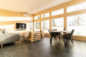 Panoramic Fell View Chalet with Hot Tub & Sauna - Pikku-Syötteen Helmi