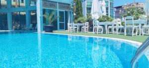 F 207 Primorsko del Sol - просторно студио с кухня